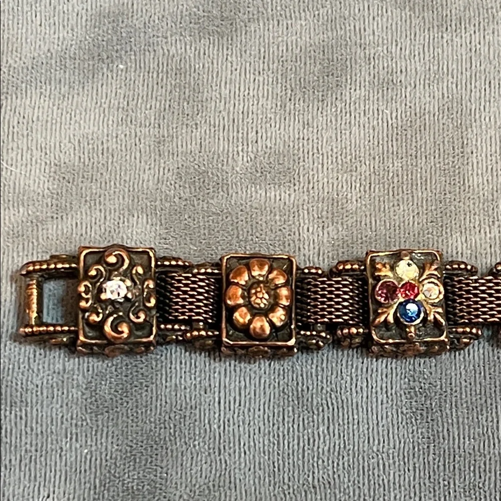 Vintage slide bracelet with floral charms & stone accents - Picture 6 of 17